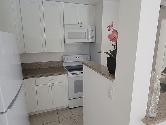 3rd image of 160 Live Oak Woods Ct APT 4C