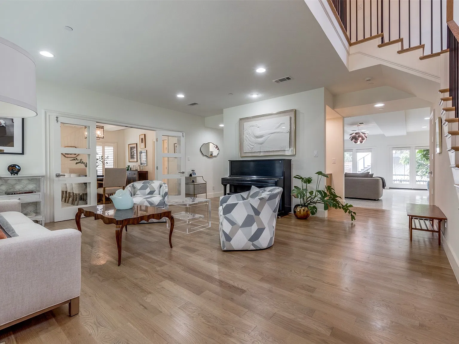 5 bed, 5.5 bath, 4140 sqft, $14,000 — Photo 2