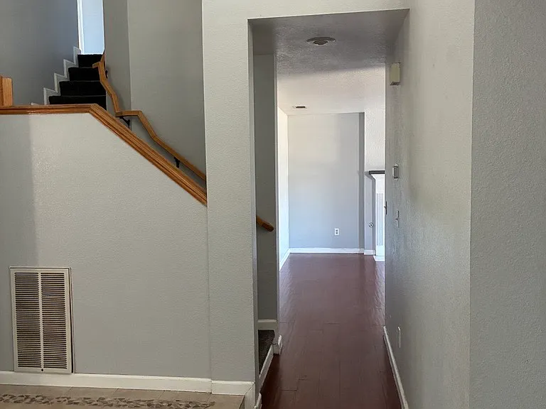 2814 Canyon Dr — Photo 6