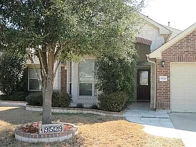 4 bed, 2364 sqft, $2,800 — Photo 2
