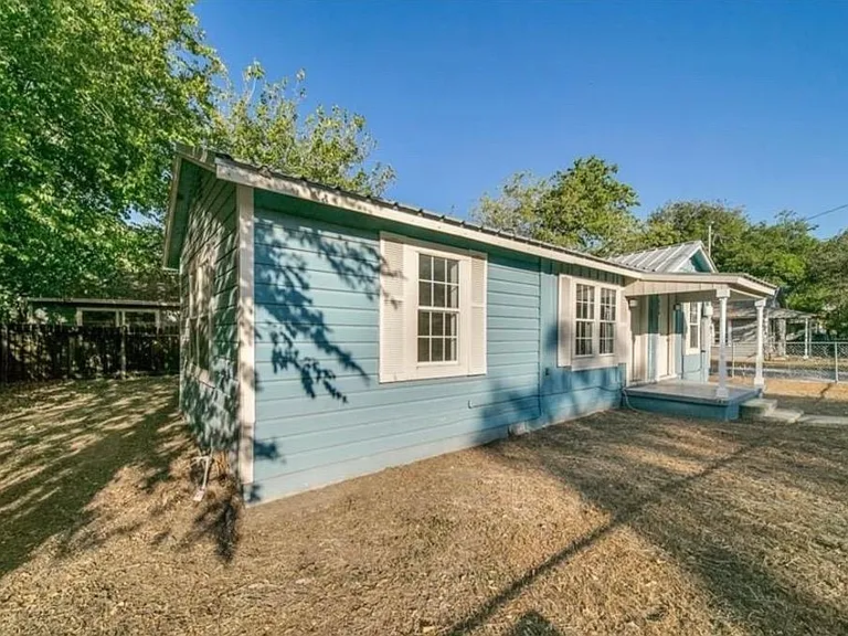 406 N San Marcos St — Photo 3