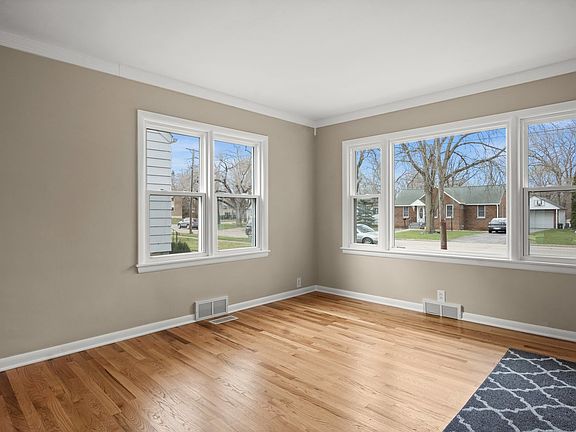 4th image of 612 Leonard Ave