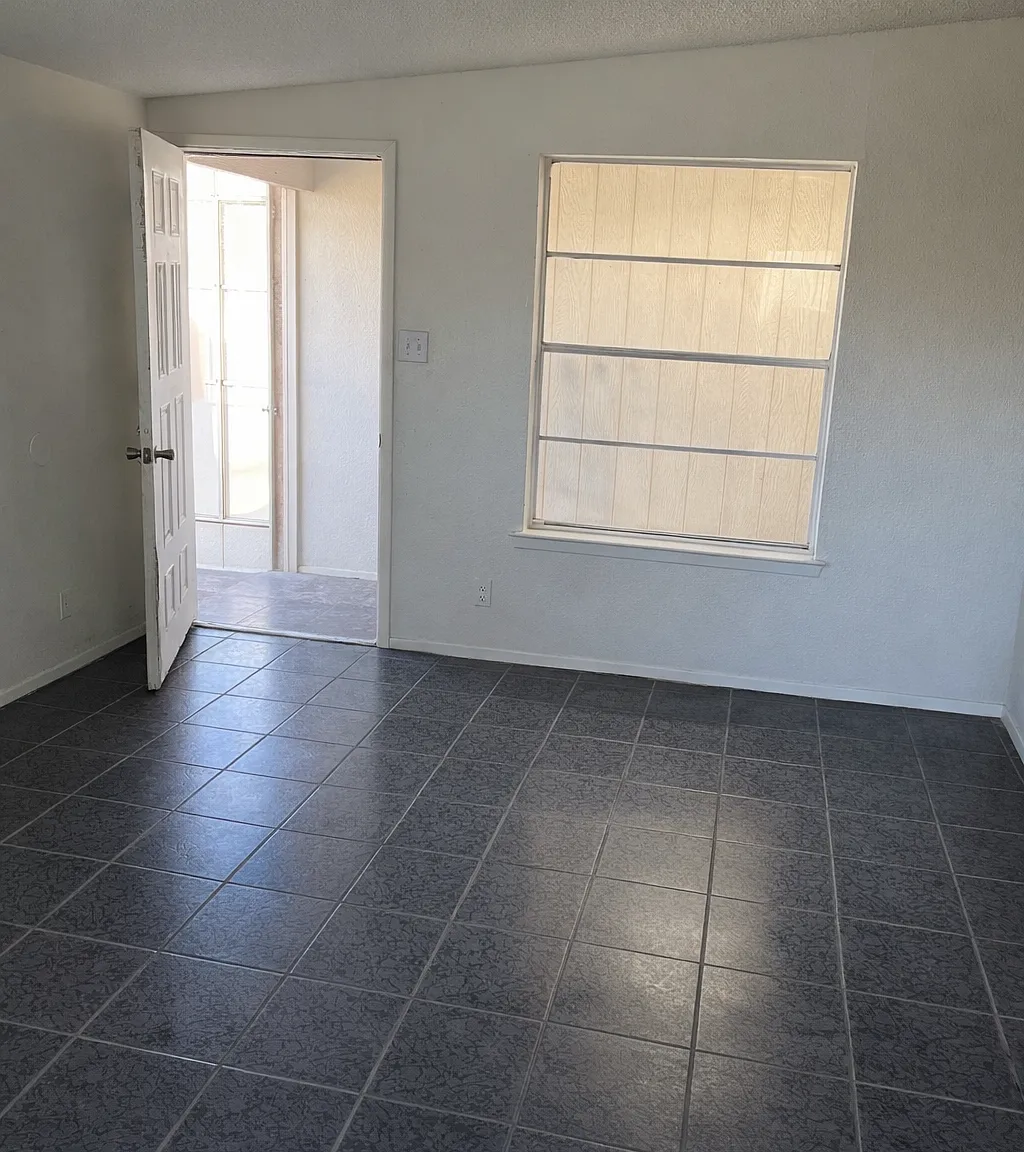 2 bed, 724 sqft, $900 — Photo 1