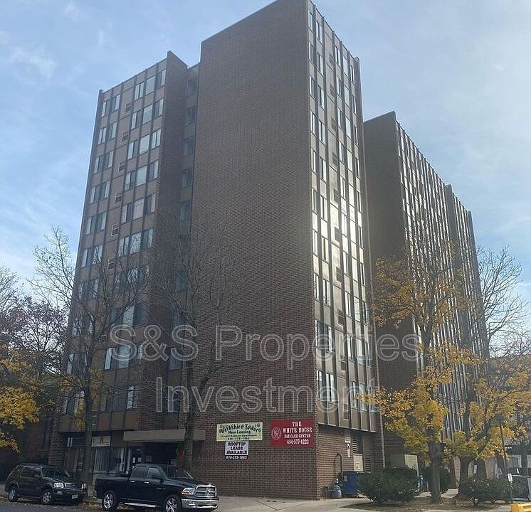 2nd image of 726 Washington St