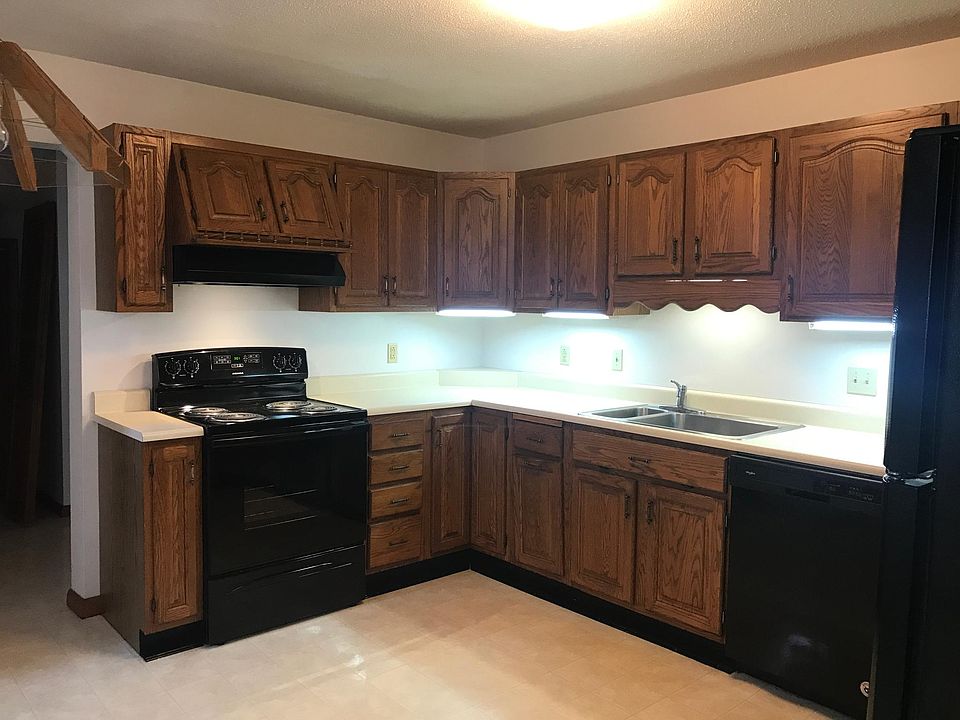 Large kitchen with plenty of storage, New stove