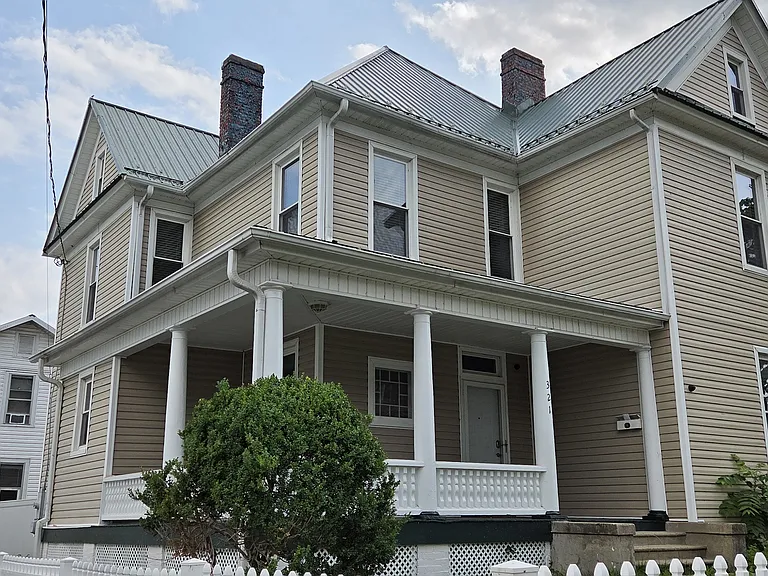 321 Pine St — Photo 1