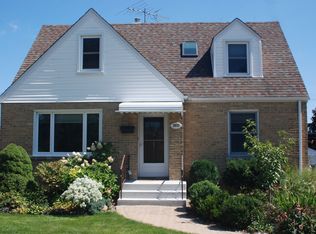 7821 N Neva Ave, Niles, IL 60714