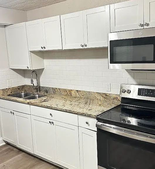 1124 W 25th St #4 — Photo 5