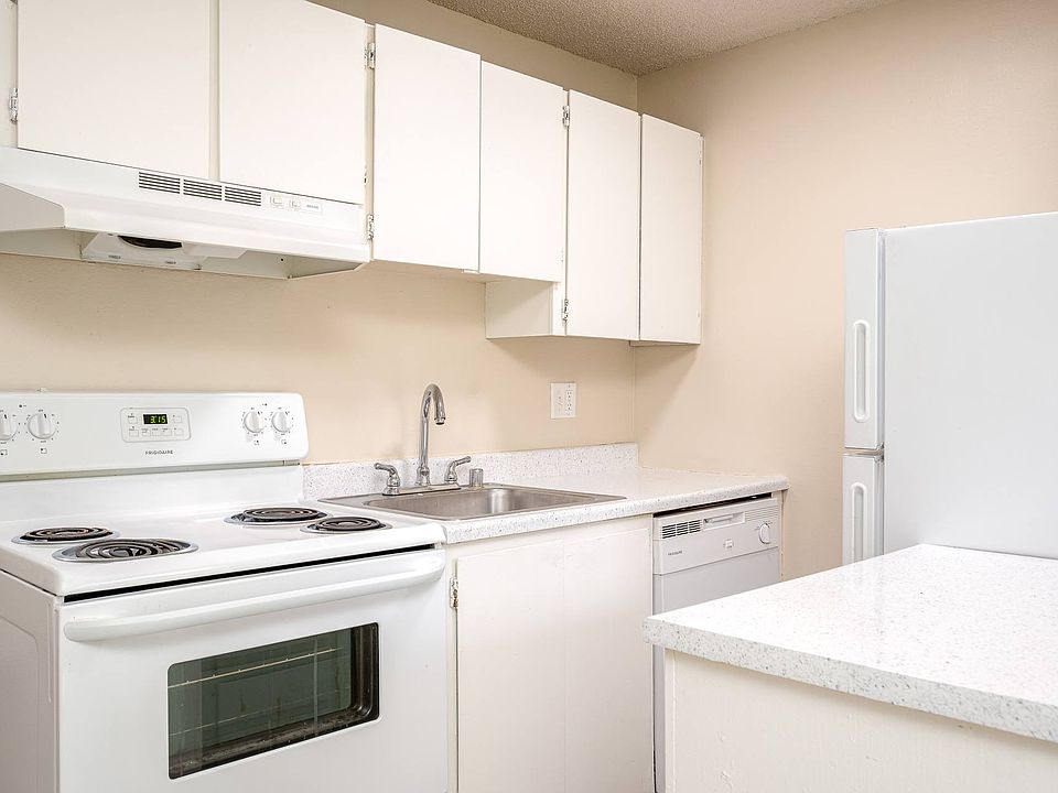 Sunset Apartments | Kitchen