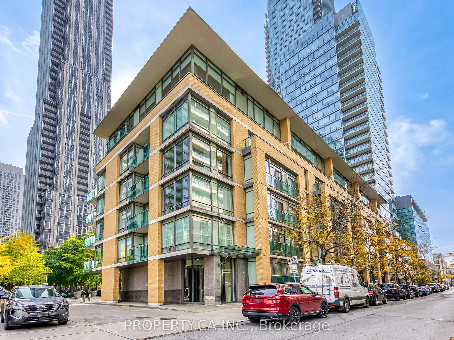 The Villas at 18 Yorkville — Photo 2