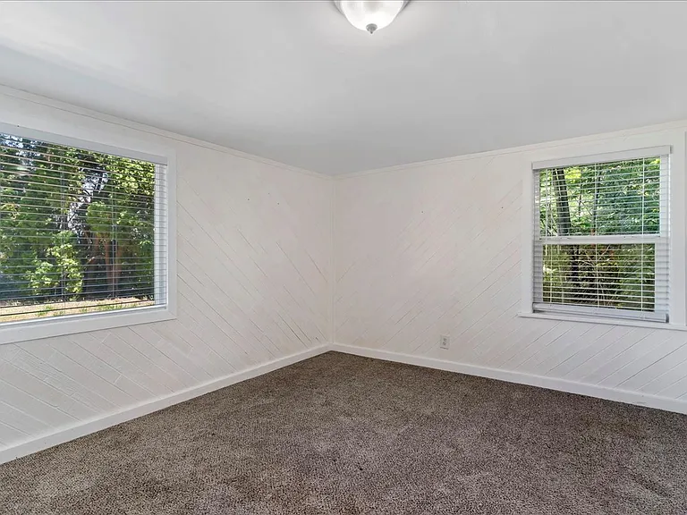 15 E Sylvia Dr — Photo 12