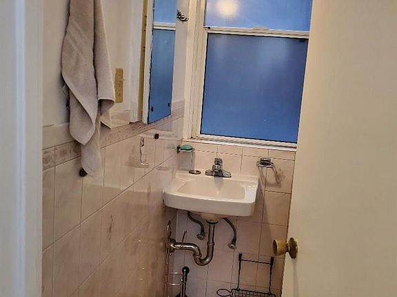3rd image of 632 Hyde St APT 3
