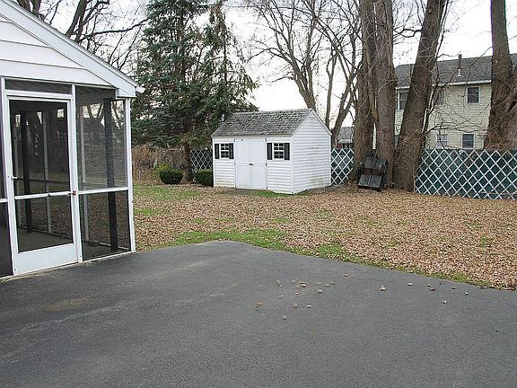 5th image of 65 Fairfield Ave