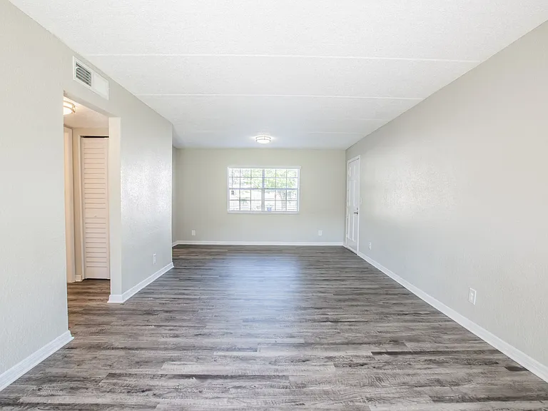 Townsend Apartments — Photo 17