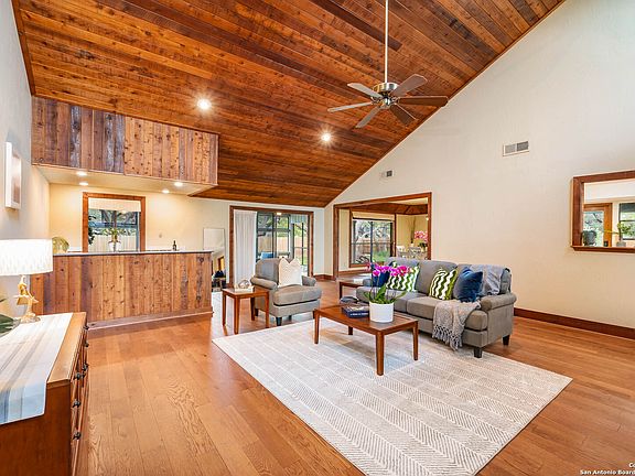 4th image of 201 Garrapata Ln