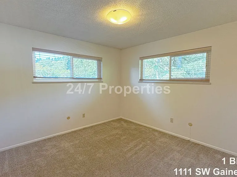 1111 SW Gaines St #6 — Photo 6
