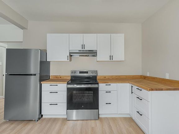 3rd image of 209 S Chestnut