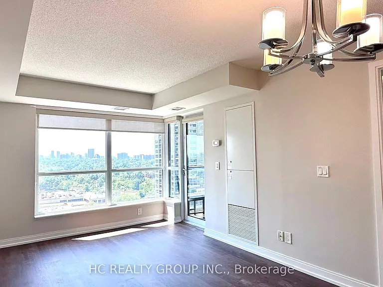 181 Village Green Sq #1415 — Photo 14
