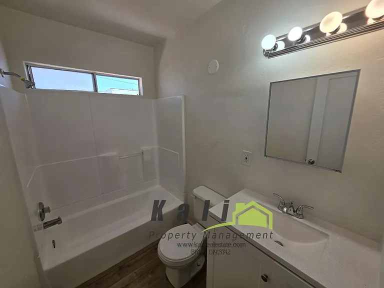 2141 Flintridge Dr — Photo 12