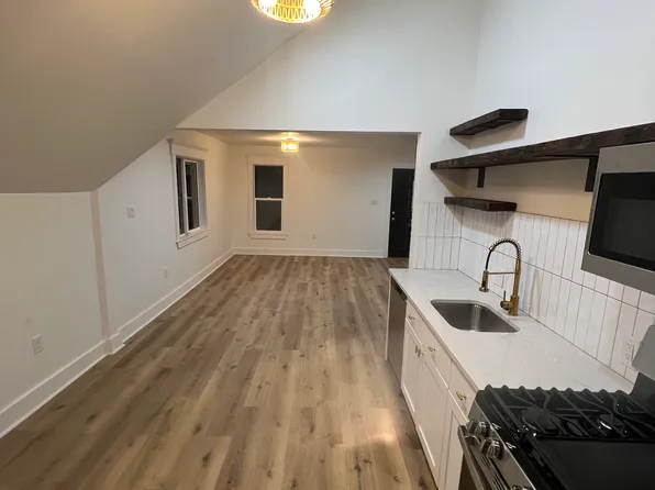 1407 Center St #B, Lansing, MI 48906