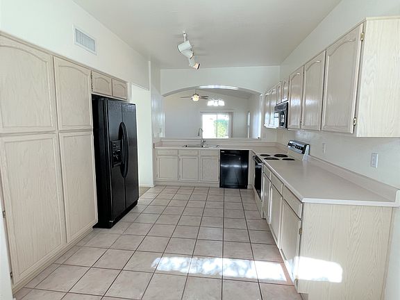 5th image of 1828 E Dava Dr