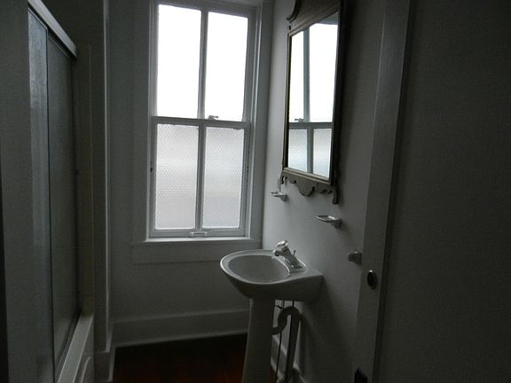 5th image of 31 Lincoln Sq