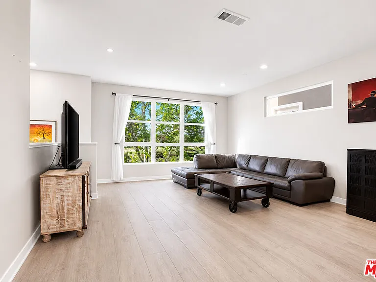 2700 E Chaucer St #30 — Photo 5