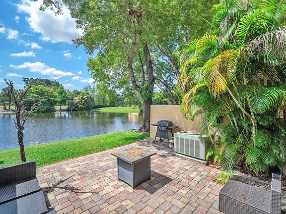 4th image of 740 E Coco Plum Cir APT 3