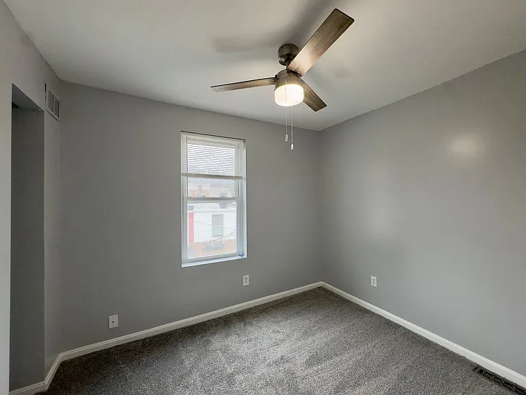 104 E Clement St — Photo 15