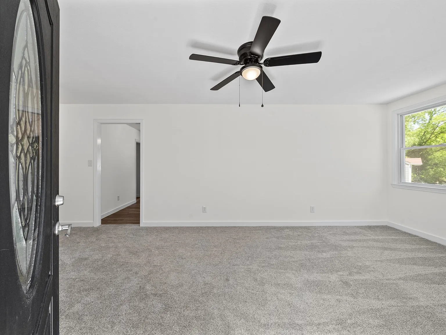 3 bed, 1.0 bath, 1300 sqft, $1,700 — Photo 4