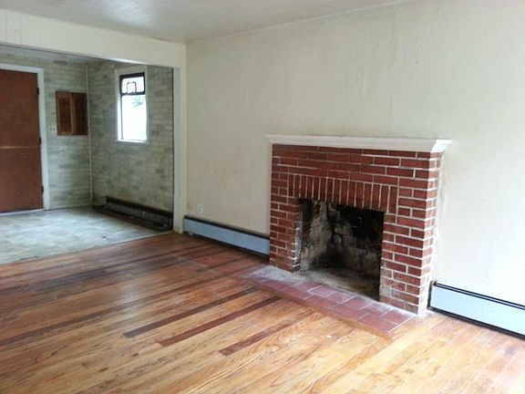 5th image of 11416 Woodley Ave S