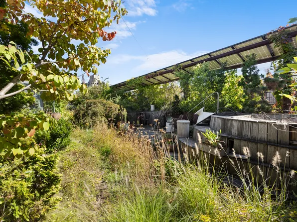 527 Hudson Street image 15 of 24