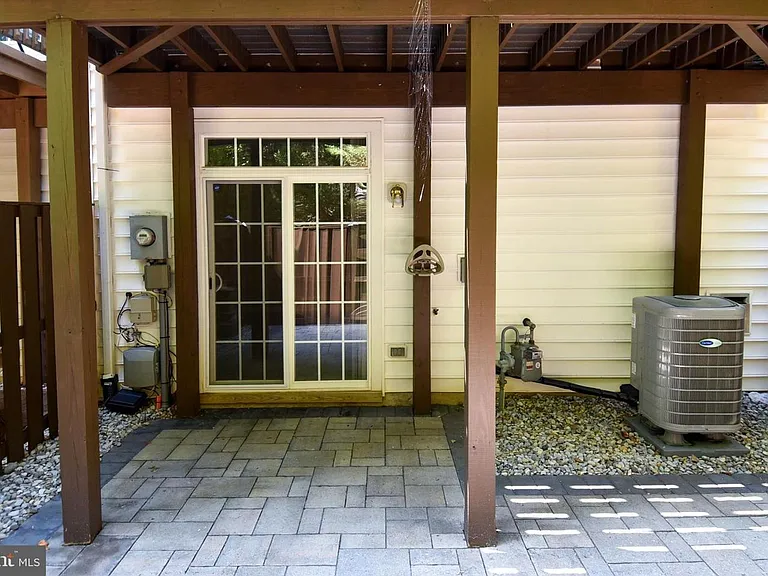 7810 Locust Leaf Ln — Photo 43