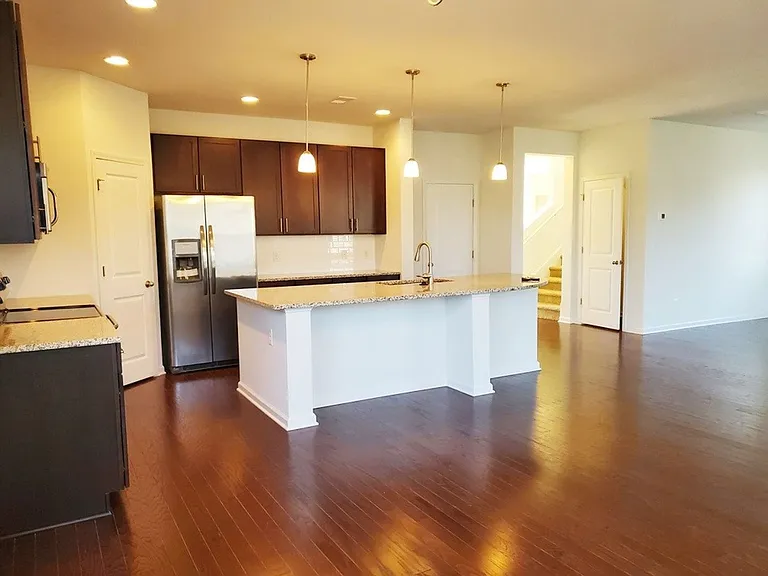 104 Bushwood Dr — Photo 3