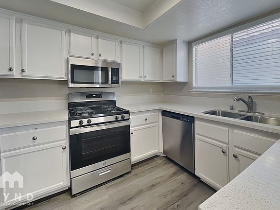 3rd image of 5825 Goodsprings Ct