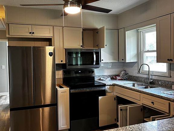 3rd image of 703 Sandpiper Dr