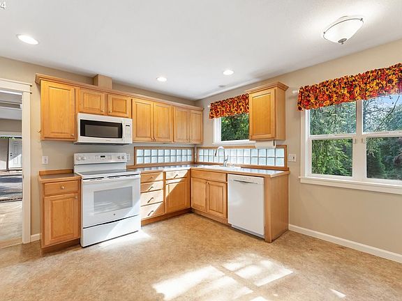 4th image of 15760 SE Hanwood Ln