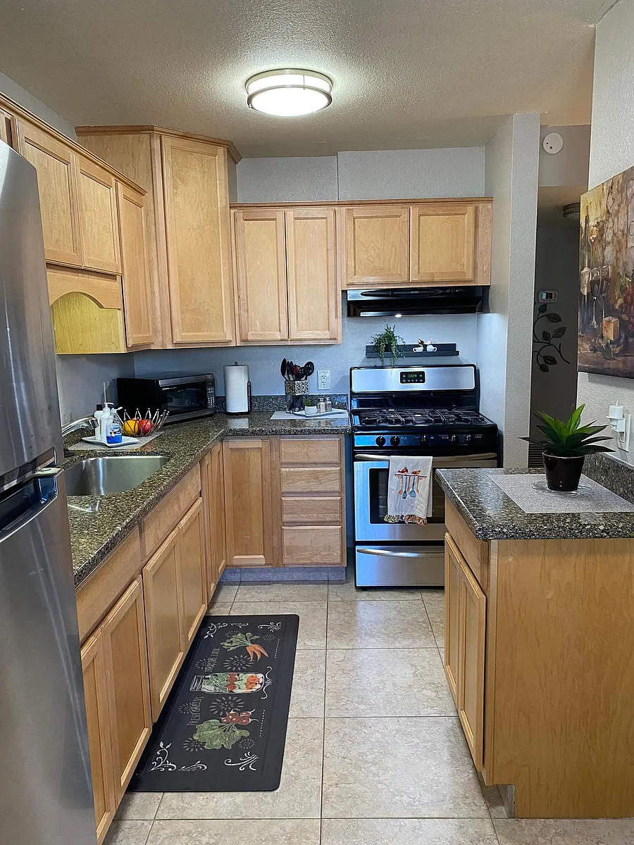 Building Photo - 840 S Langley Ave #102