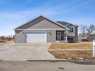 422 Sequoia Dr, Mapleton, ND 58059