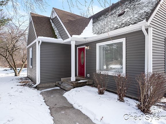 2nd image of 4340 Ludlow Dr SE