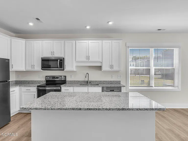 7052 Crew Dr — Photo 5
