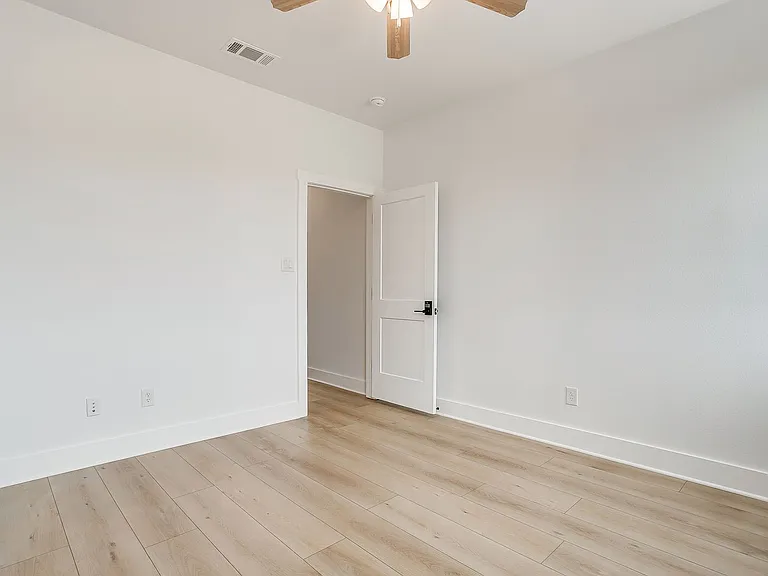 2811 Forest Park Blvd — Photo 28
