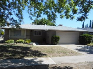 2707 E Hampton Way, Fresno, CA 93726