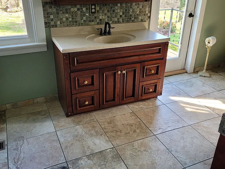 Main bathroom with walkout balcony