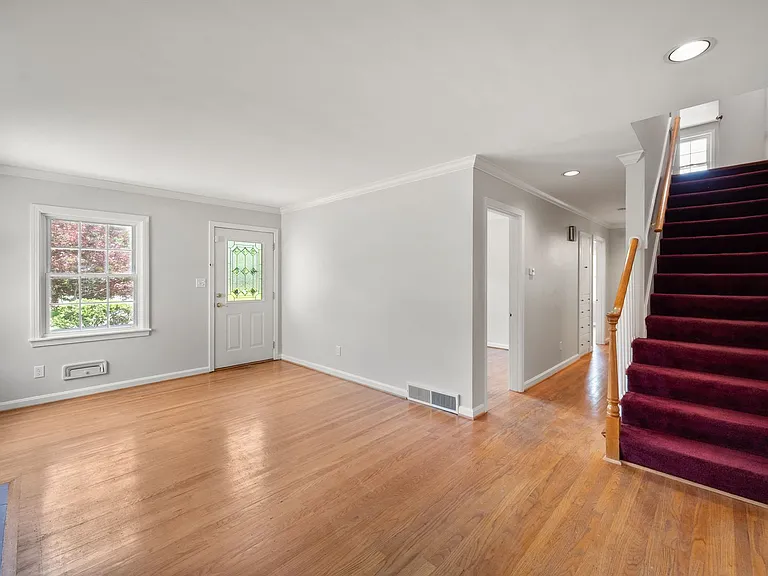 812 Beechwood Rd — Photo 7