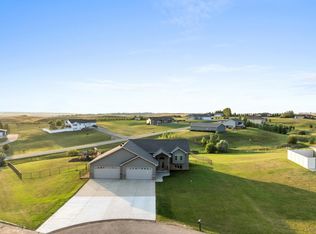 3510 Harmony Ct NW, Minot, ND 58703