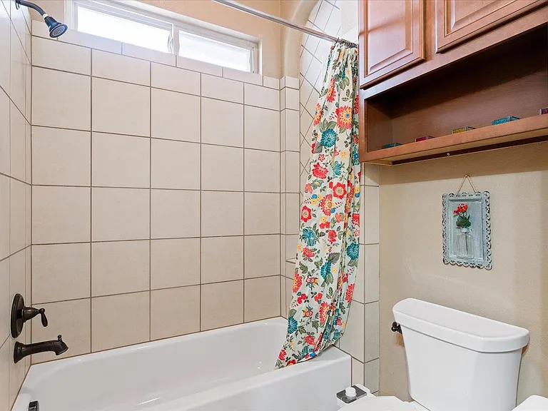 916 Easton Dr — Photo 23