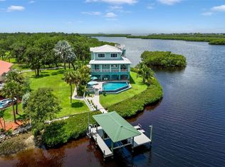 1202 Frisbie Rd, Ruskin, FL 33570