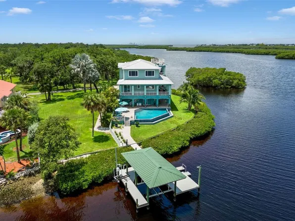 1202 Frisbie Rd, Ruskin, FL 33570