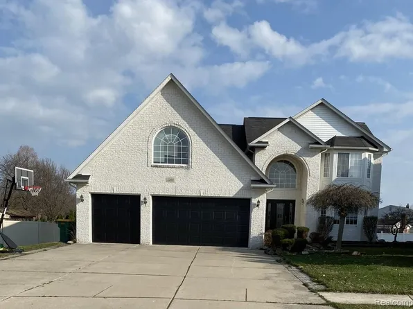 27363 Lilly Ct, Brownstown, MI 48183